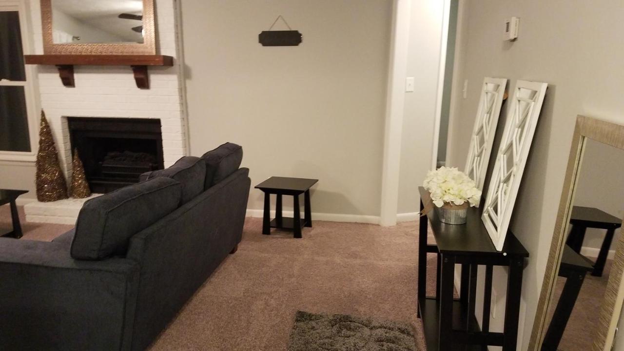 Cozy cottage feel, 5 mins from Ft. Bragg Fayetteville Buitenkant foto