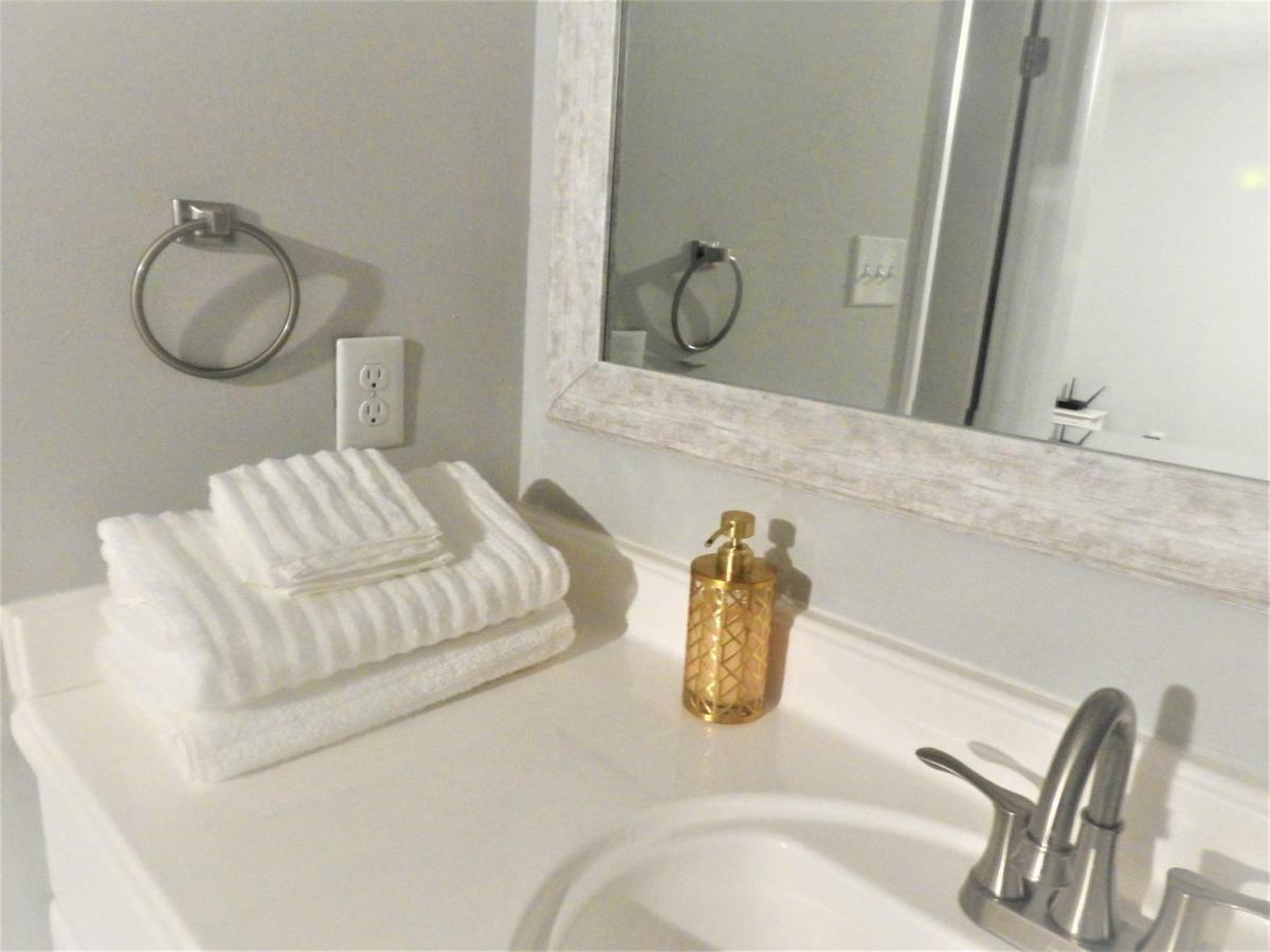 Cozy cottage feel, 5 mins from Ft. Bragg Fayetteville Buitenkant foto